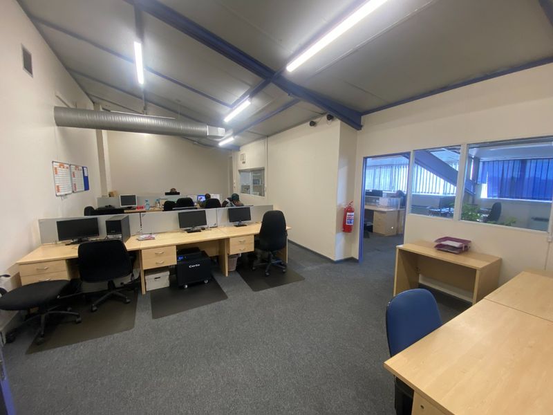 168m2 Commercial Space to Let  - Photo 1