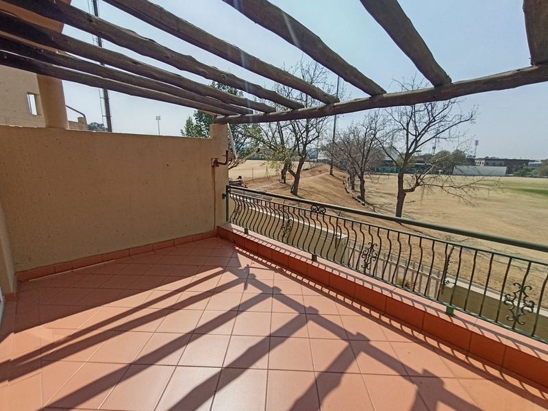 North Facing Spacious 2 Bed 2 Bath NEWLY TILED - Photo 2