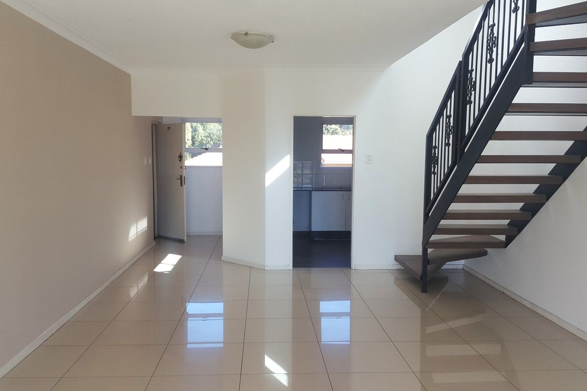 North Facing Spacious 2 Bed 2 Bath NEWLY TILED - Photo 3