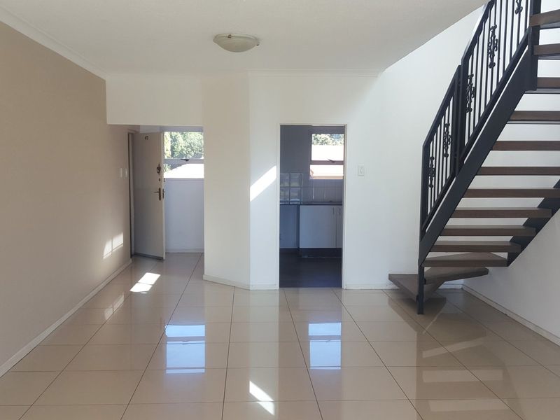 North Facing Spacious 2 Bed 2 Bath NEWLY TILED - Photo 3