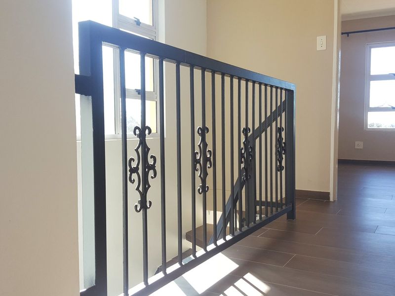 North Facing Spacious 2 Bed 2 Bath NEWLY TILED - Photo 9