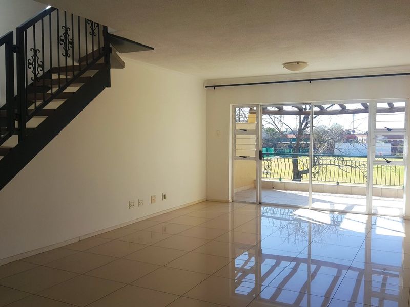 North Facing Spacious 2 Bed 2 Bath NEWLY TILED - Photo 1