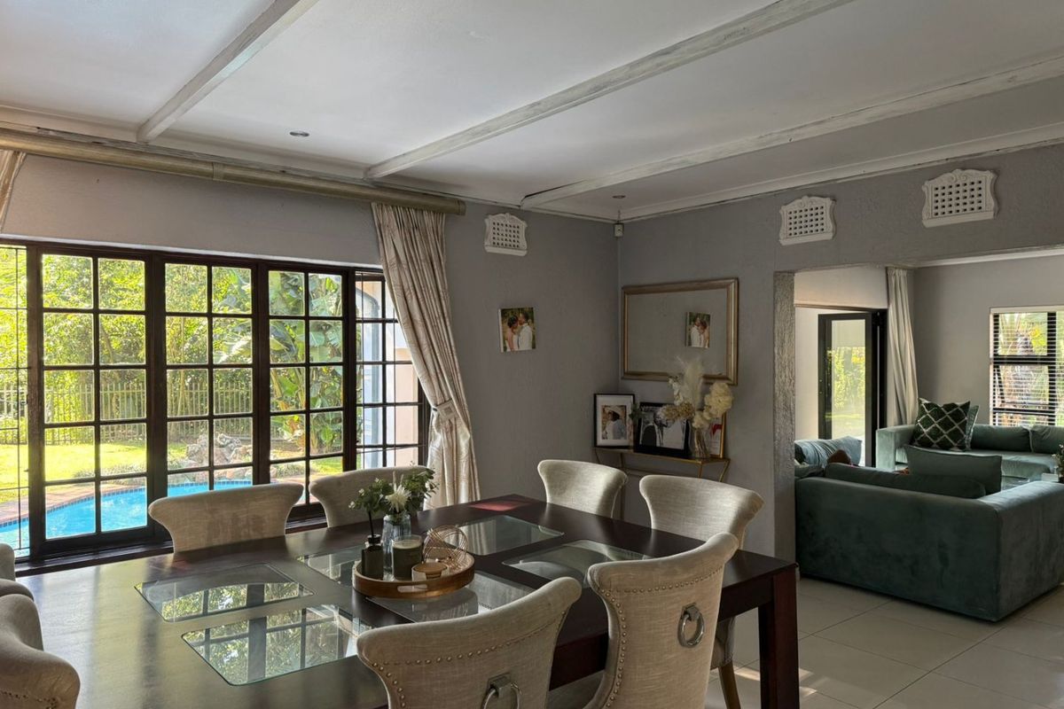 An executive family home to let in PadfieldPark Pinetown - Photo 2
