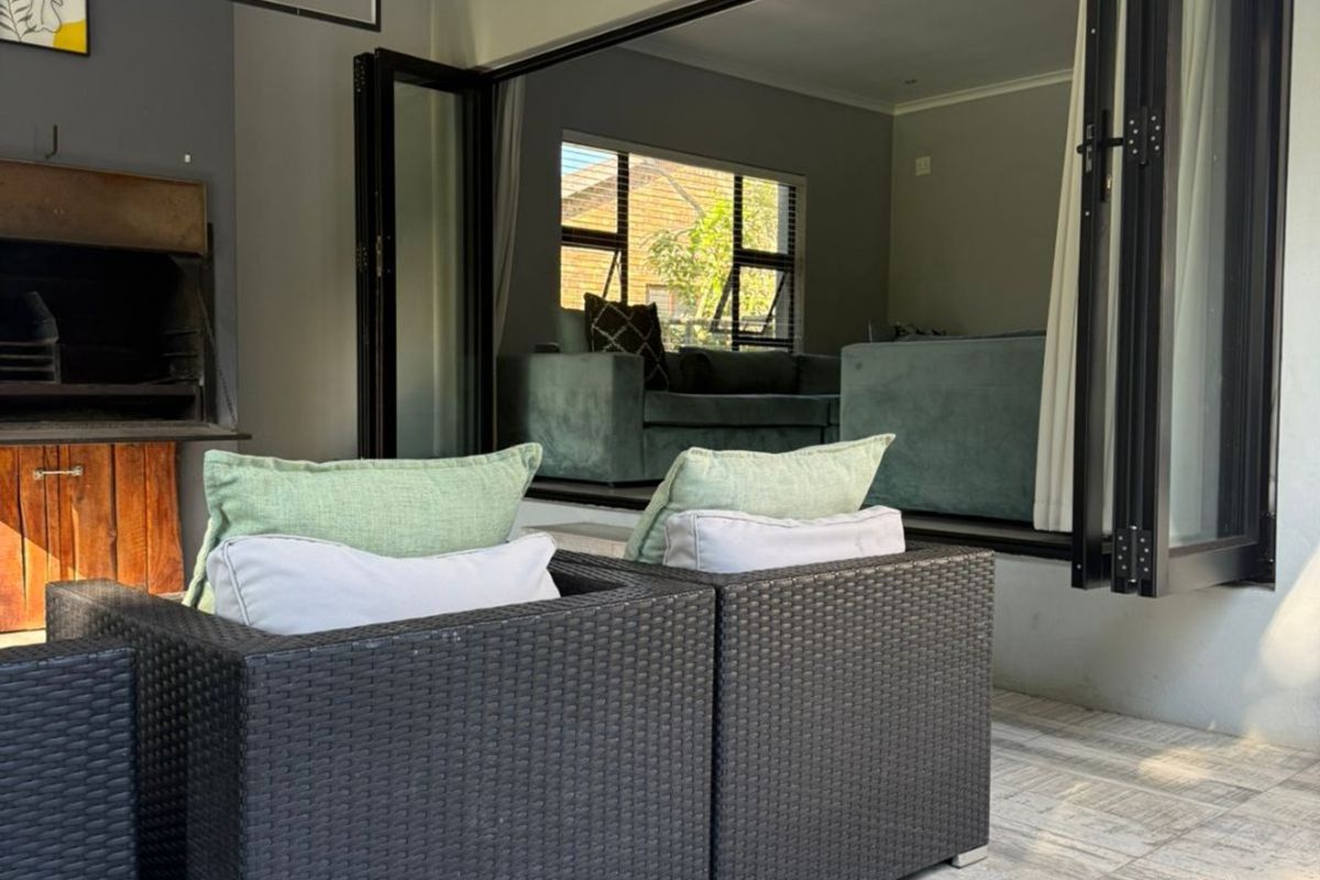 An executive family home to let in PadfieldPark Pinetown - Photo 3