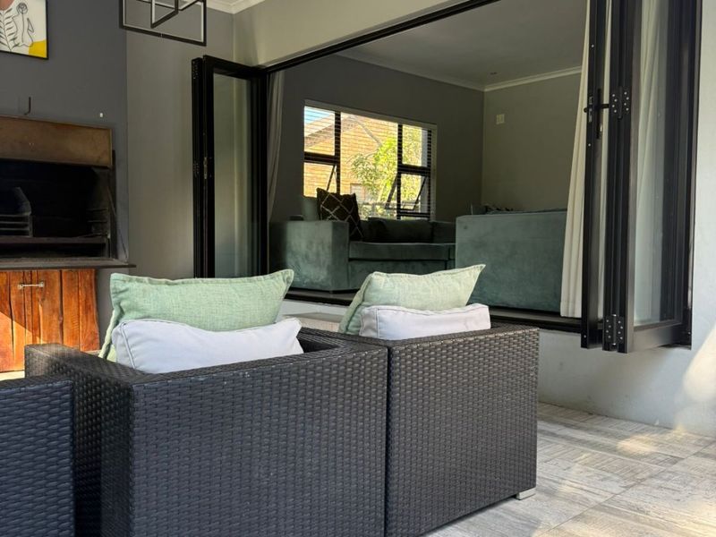 An executive family home to let in PadfieldPark Pinetown - Photo 3