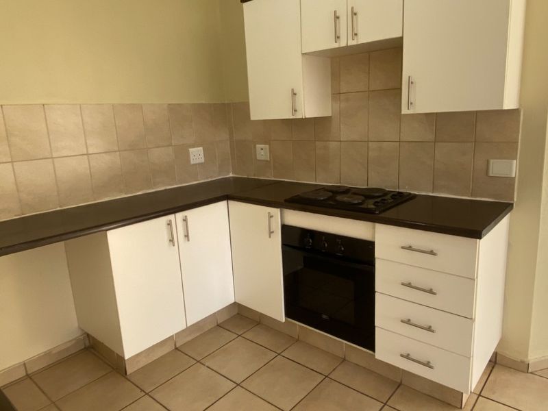 2 Bedroom Ground Apartment for Rent in Halfway Gardens - Photo 4