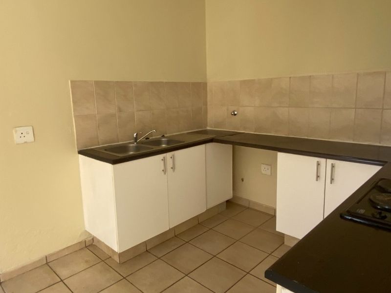 2 Bedroom Ground Apartment for Rent in Halfway Gardens - Photo 5