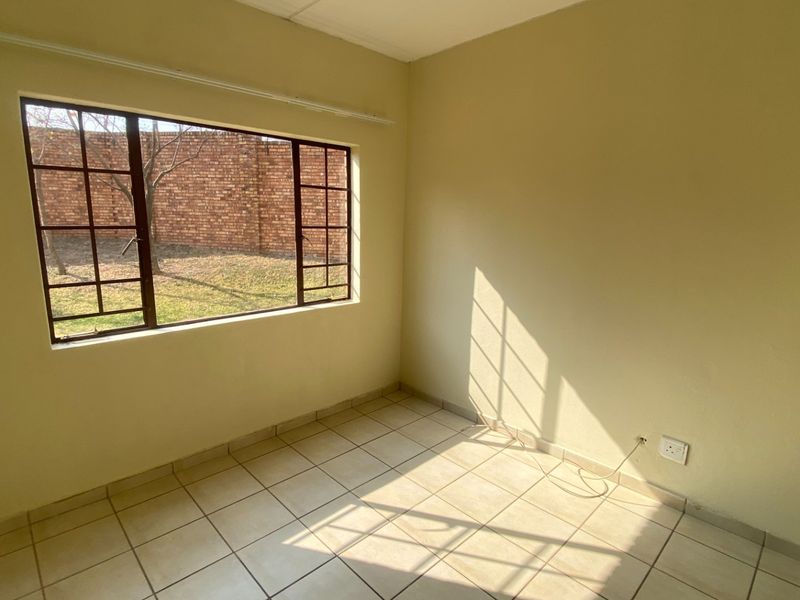 2 Bedroom Ground Apartment for Rent in Halfway Gardens - Photo 9