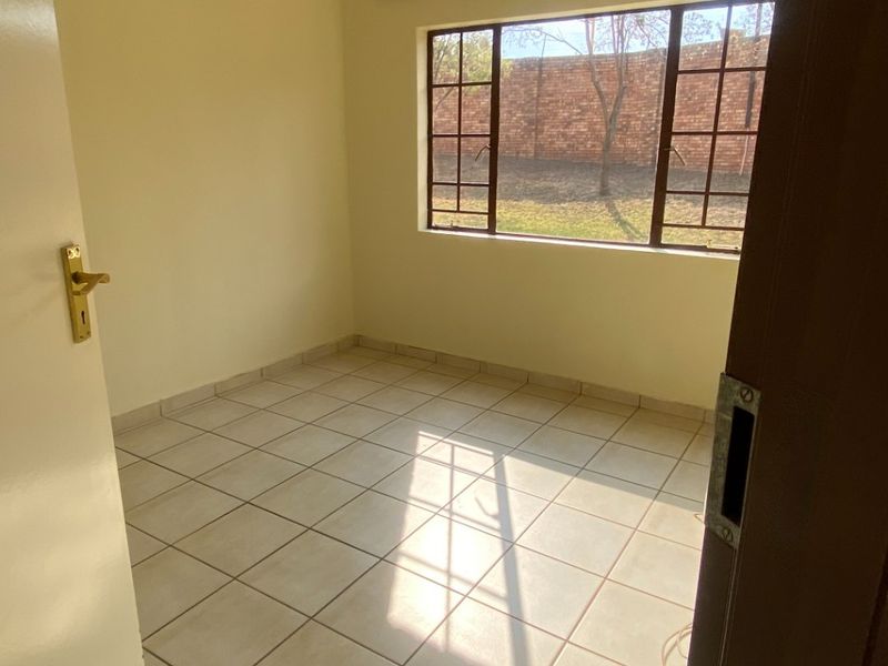 2 Bedroom Ground Apartment for Rent in Halfway Gardens - Photo 8
