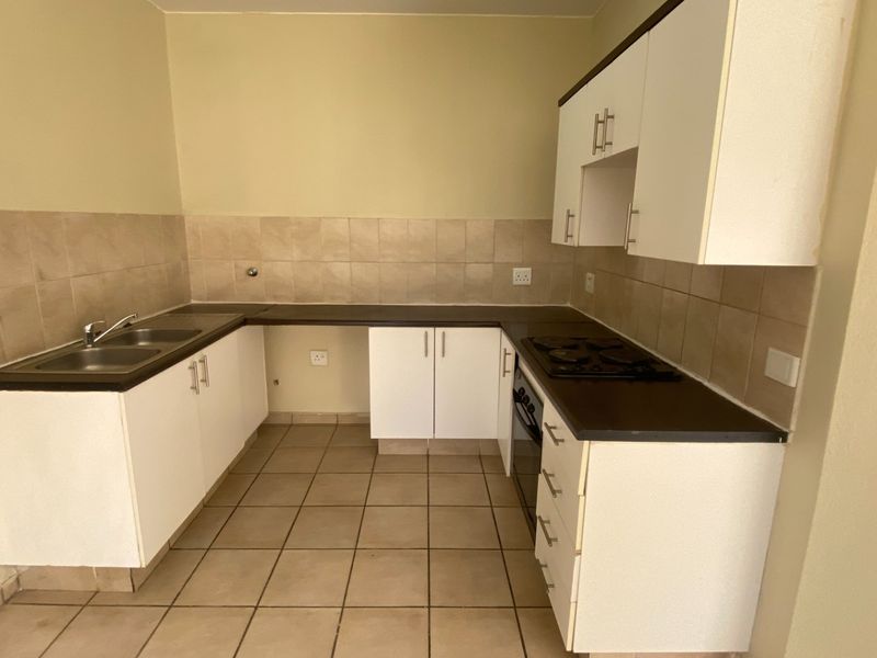 2 Bedroom Ground Apartment for Rent in Halfway Gardens - Photo 3