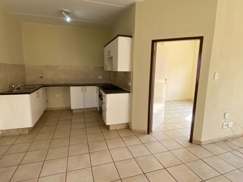 2 Bedroom Ground Apartment for Rent in Halfway Gardens - Photo 2