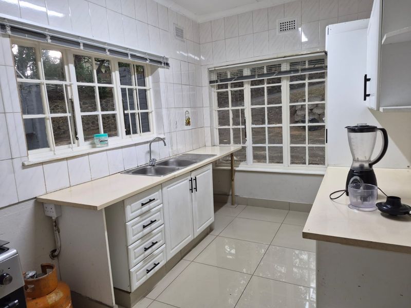 2 bed, 2 bath Pet friendly unit in Westville  - Photo 4