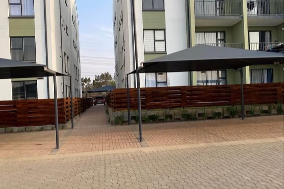 2 BEDROOMS 2 BATHROOMS GROUND FLOOR APARTMENT AVAILABLE IMMEDIATELY IN MOOIKLOOF - Photo 3