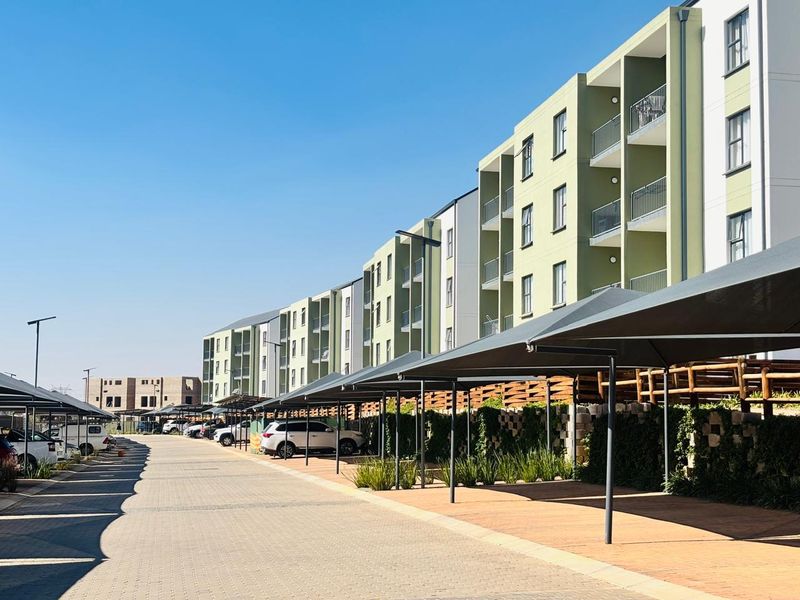 2 BEDROOMS 2 BATHROOMS GROUND FLOOR APARTMENT AVAILABLE IMMEDIATELY IN MOOIKLOOF - Photo 1