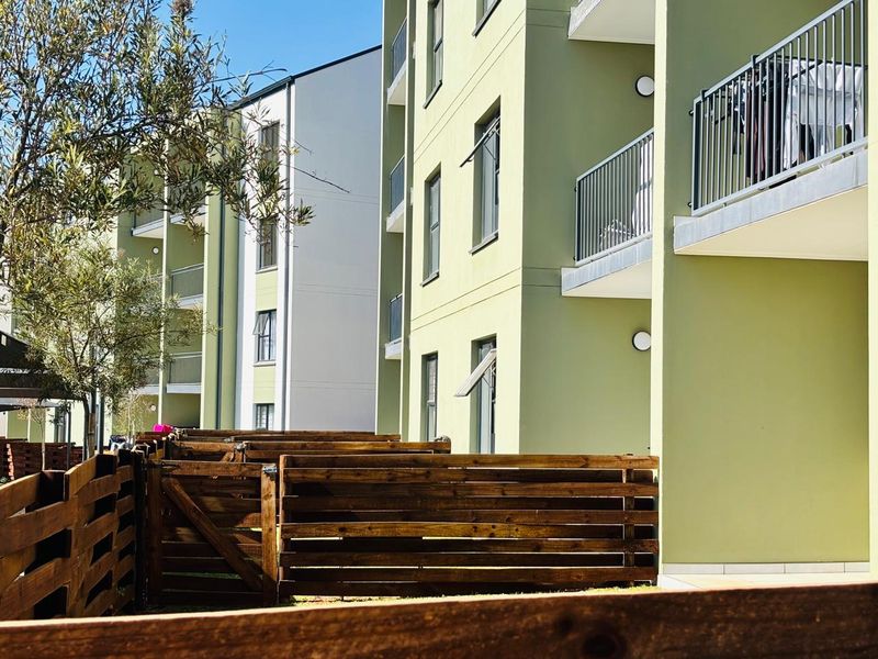 2 BEDROOMS 2 BATHROOMS GROUND FLOOR APARTMENT AVAILABLE IMMEDIATELY IN MOOIKLOOF - Photo 2