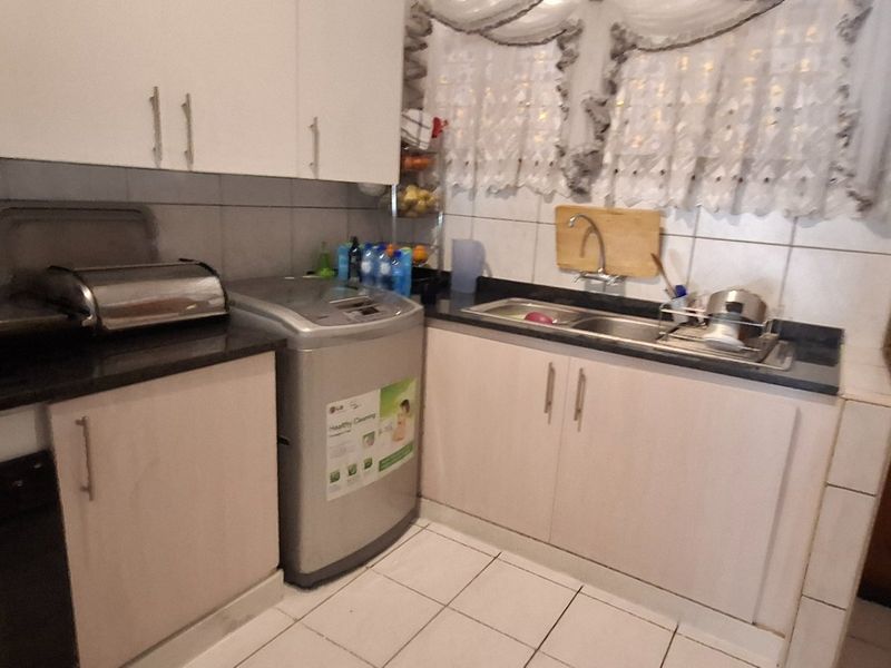 Cosy Gezina flat with bright living spaces - Photo 10