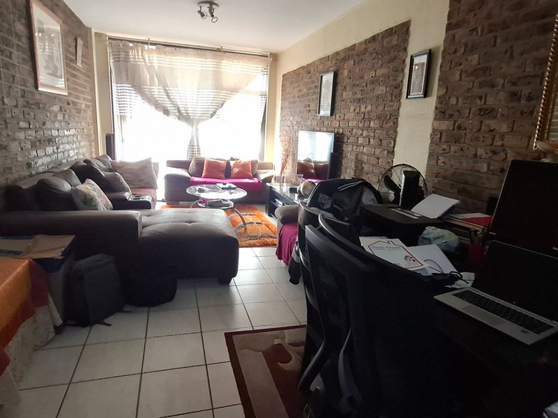 Cosy Gezina flat with bright living spaces - Photo 3