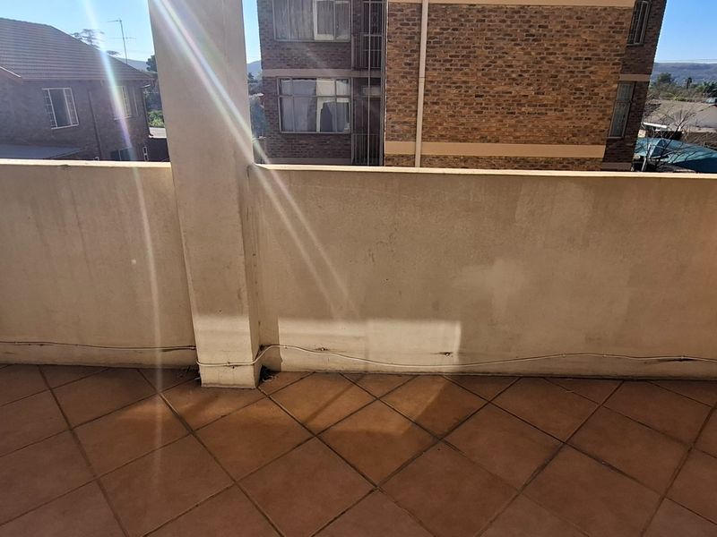 Charming Gezina Flat with Balcony Appeal - Photo 4