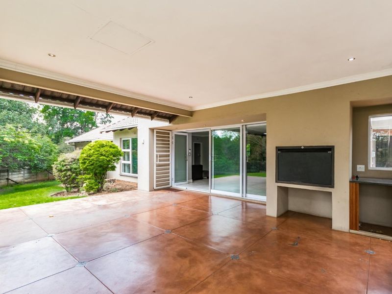 Spacious Four-Bedroom Home with Flatlet - Ferndale - Photo 3