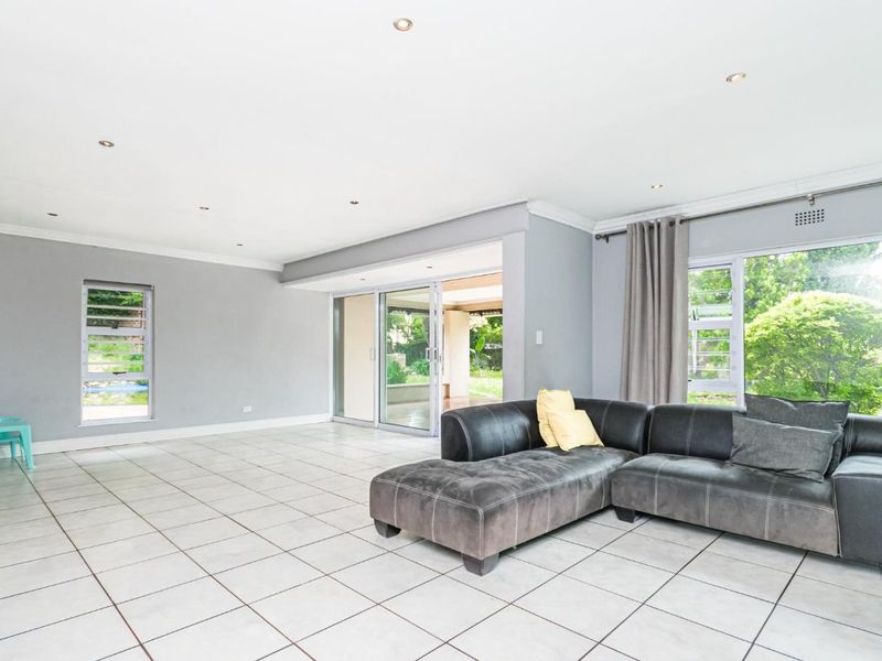 Spacious Four-Bedroom Home with Flatlet - Ferndale - Photo 5