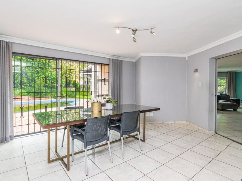 Spacious Four-Bedroom Home with Flatlet - Ferndale - Photo 6