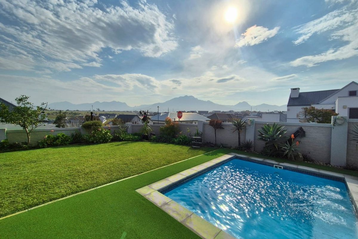 Easy living, open spaces in Blue Mountain Village - Photo 2