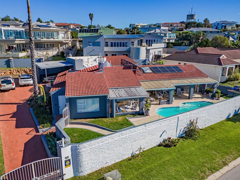 Family home with views  - Photo 2