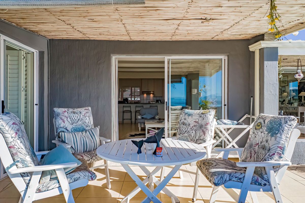 Family home with views  - Photo 5