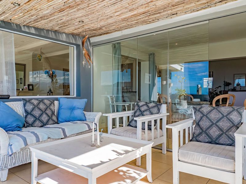 Family home with views  - Photo 4