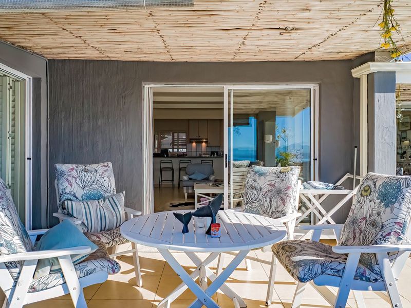 Family home with views  - Photo 5