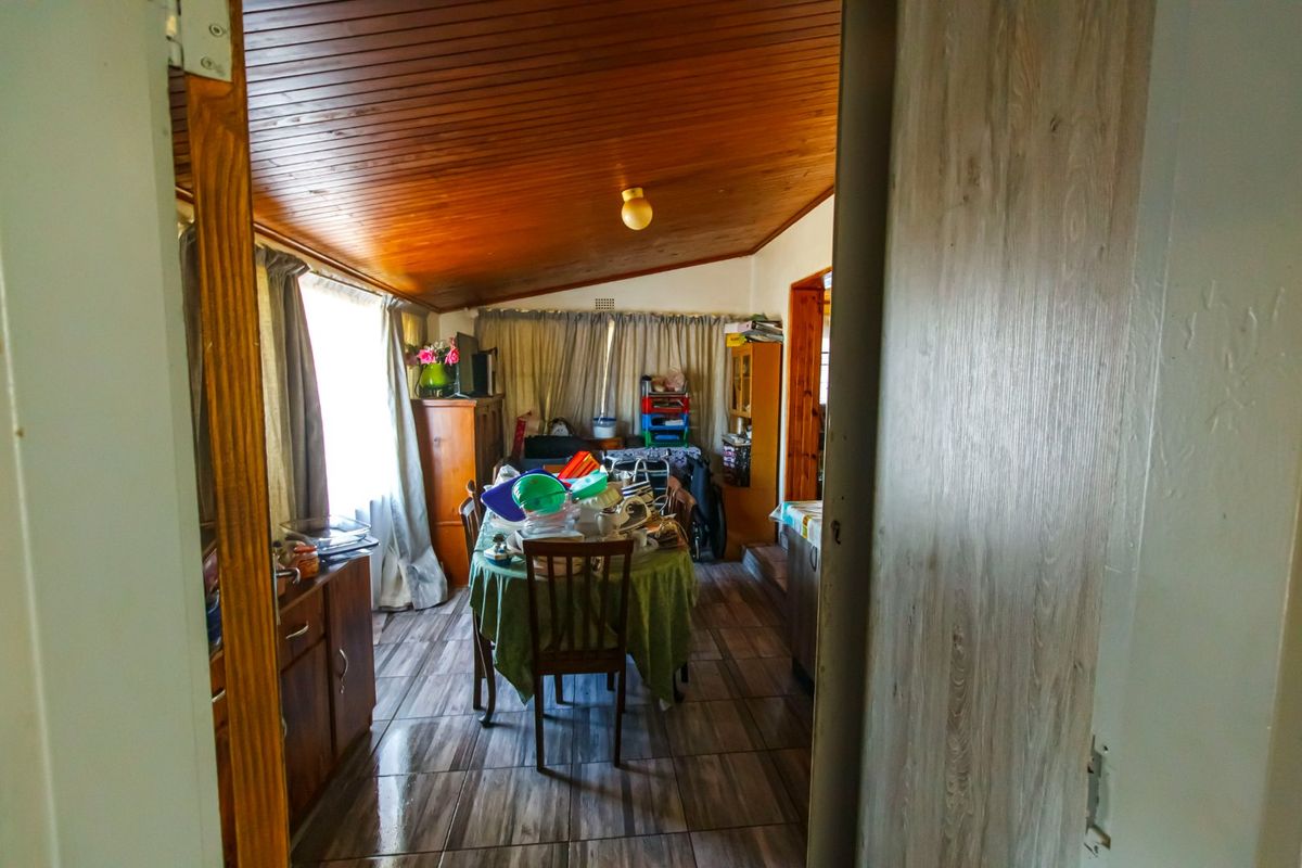 Family Home For Sale in Witpoortjie - Photo 5