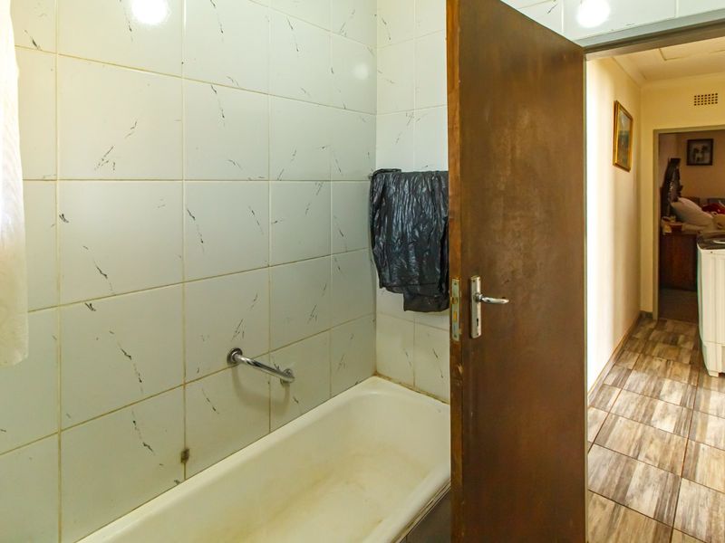 Family Home For Sale in Witpoortjie - Photo 9
