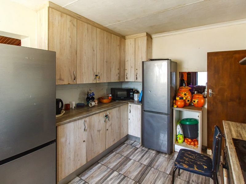 Family Home For Sale in Witpoortjie - Photo 7