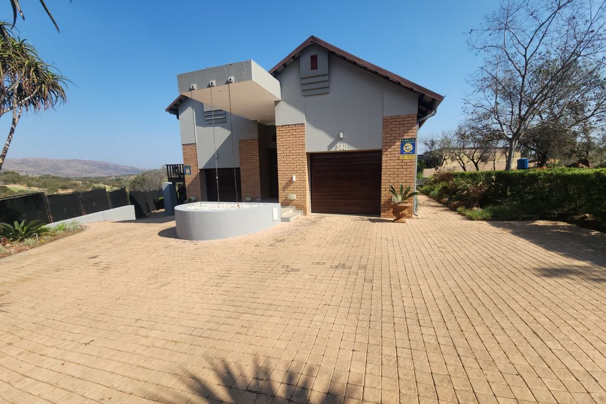 Luxury Living in Seasons Golf Estate - Photo 3