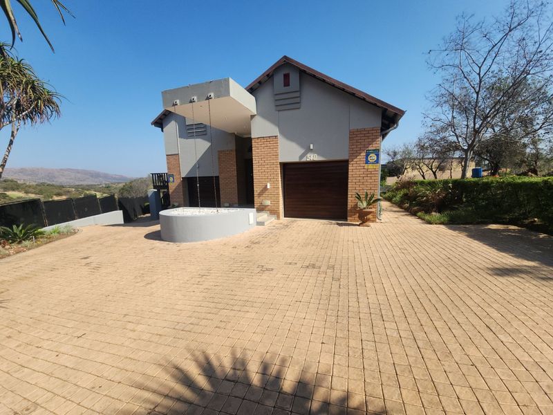 Luxury Living in Seasons Golf Estate - Photo 3