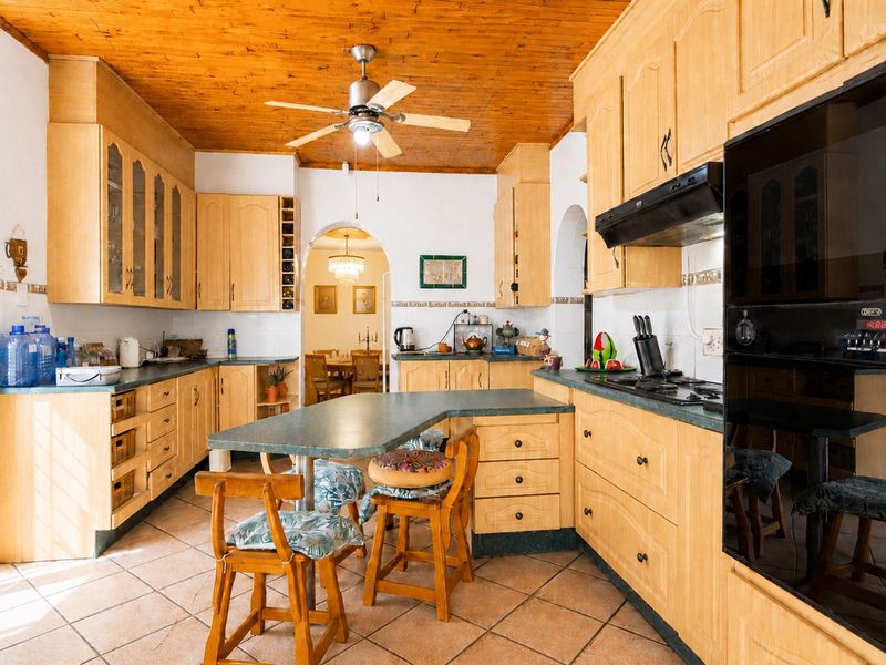 11-HECTARE SMALLHOLDING — OFF-GRID. SELF-SUFFICIENT - Photo 8