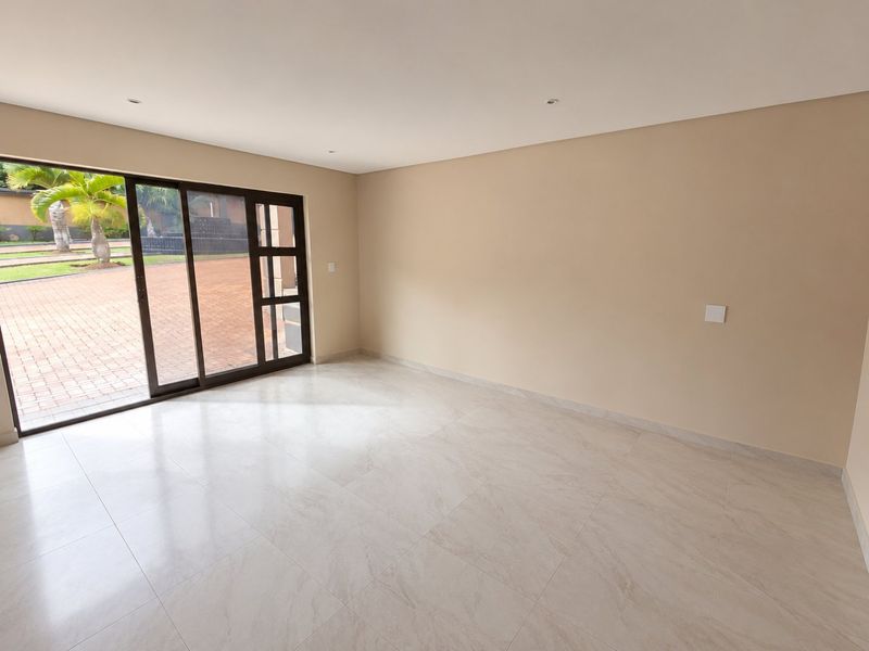 Ground Floor 3-Bedroom Unit – Ideal for Residential or Professional Use - Photo 2