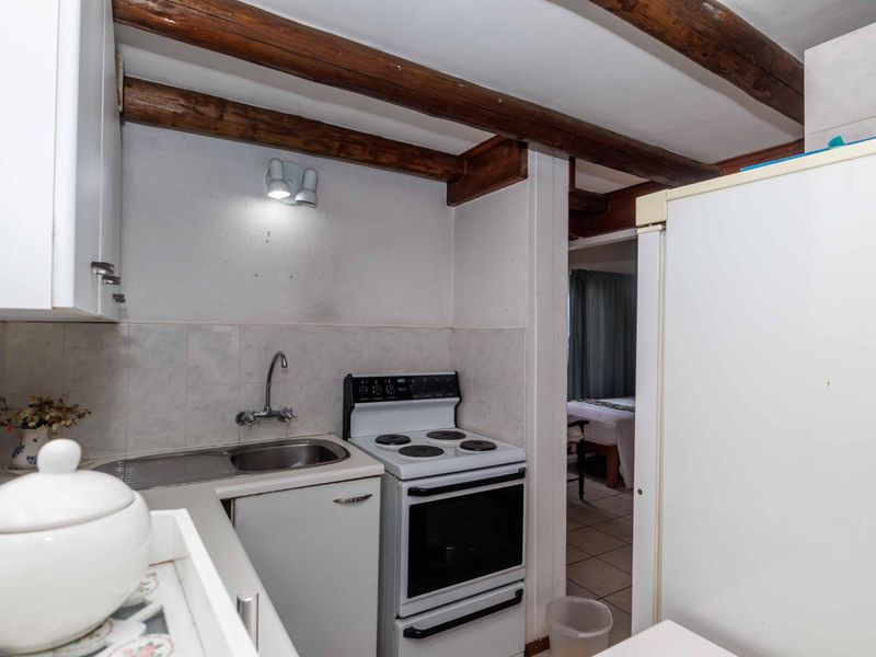 Charming Garden Townhouse in the heart of Edenglen - Photo 9