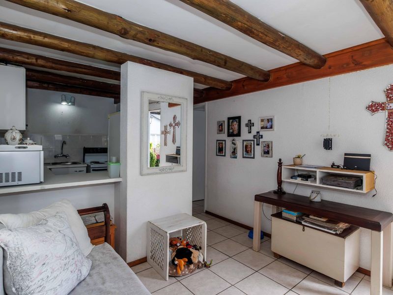 Charming Garden Townhouse in the heart of Edenglen - Photo 7