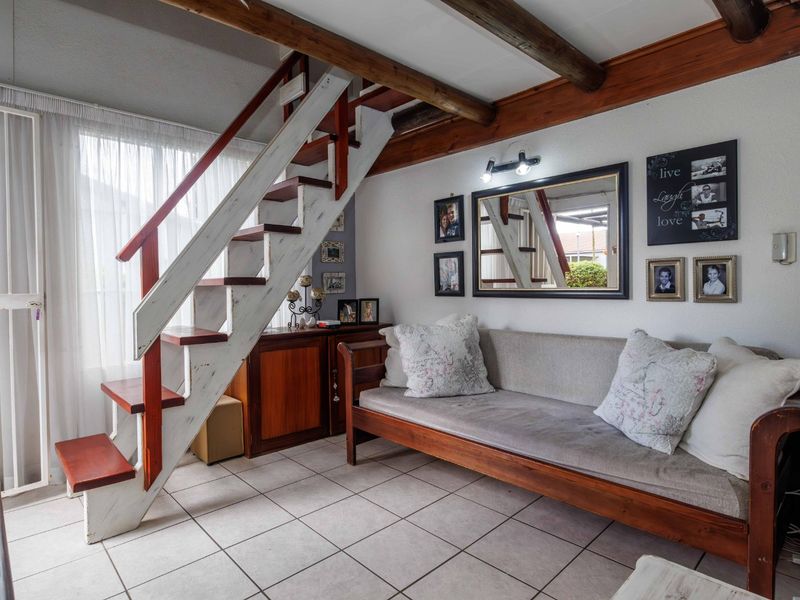 Charming Garden Townhouse in the heart of Edenglen - Photo 5