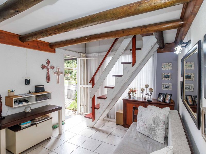 Charming Garden Townhouse in the heart of Edenglen - Photo 4