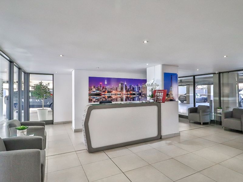 Modern 1-Bedroom Apartment To Let - Photo 2