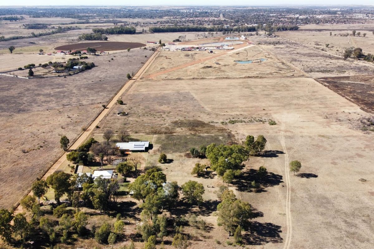 30 Hectare Farm with Extensive Infrastructure & Optional Turnkey Business Opportunity - Photo 3
