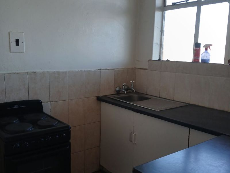 Comfortable 2-Bedroom Apartment in a Convenient Horizon View Location - Photo 3