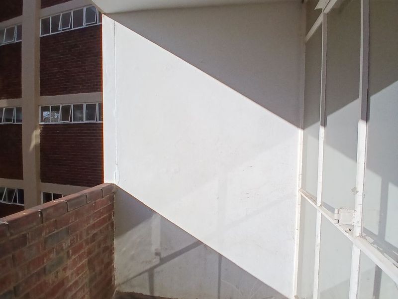 Comfortable 2-Bedroom Apartment in a Convenient Horizon View Location - Photo 9