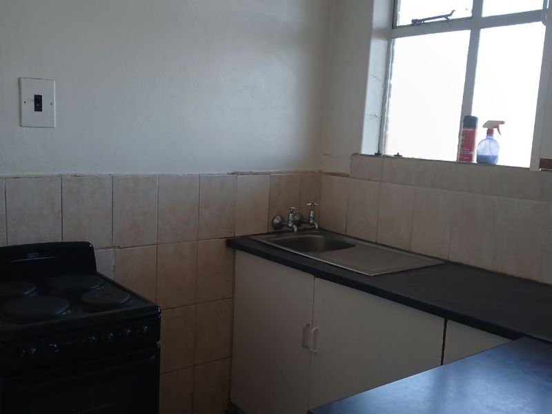 Comfortable 2-Bedroom Apartment in a Convenient Horizon View Location - Photo 4