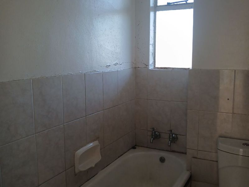Comfortable 2-Bedroom Apartment in a Convenient Horizon View Location - Photo 6