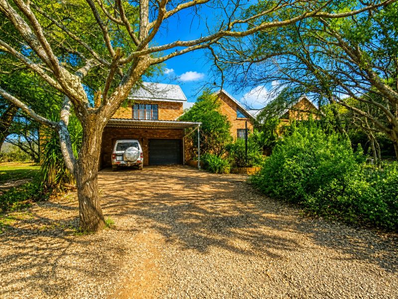 25Ha Bush-veld Retreat | Spacious Family Home with Exceptional Views - Photo 1