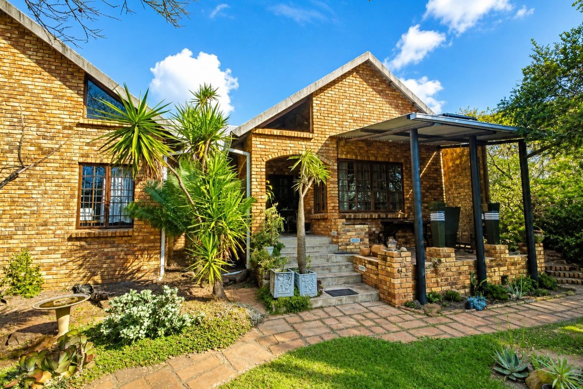 25Ha Bush-veld Retreat | Spacious Family Home with Exceptional Views - Photo 2