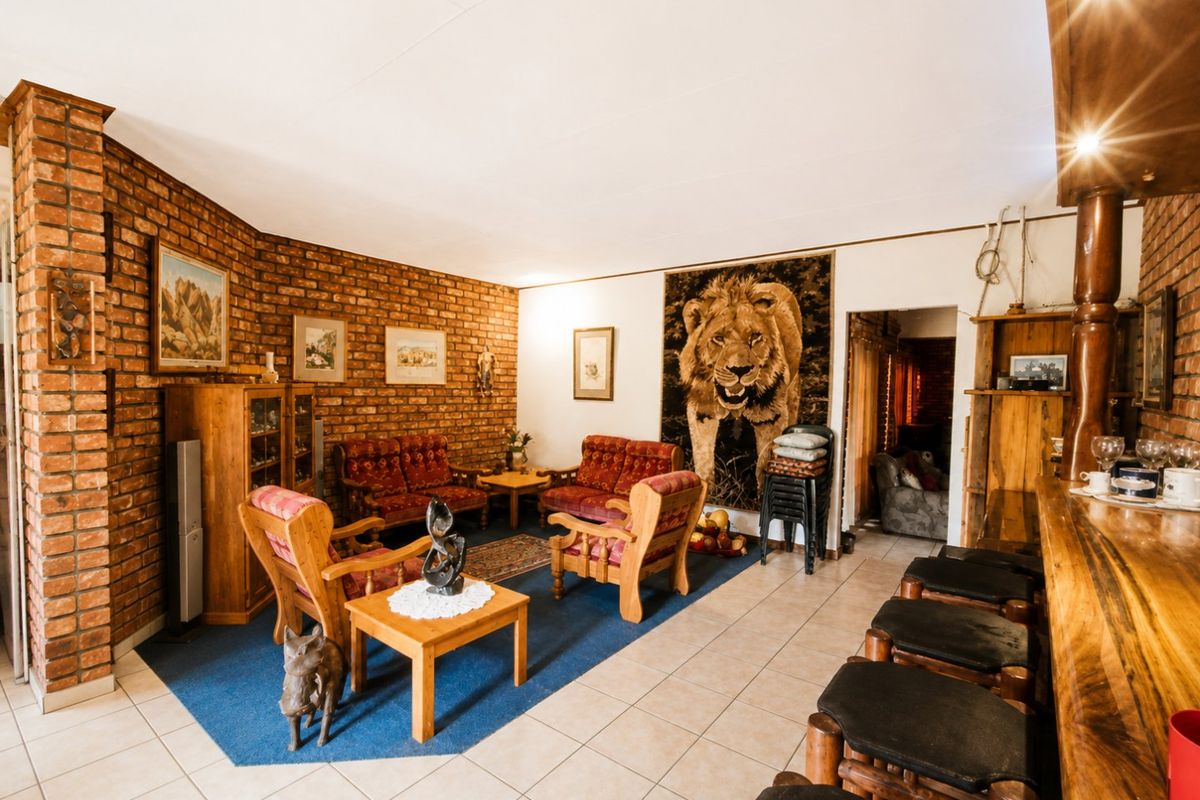 25Ha Bush-veld Retreat | Spacious Family Home with Exceptional Views - Photo 5